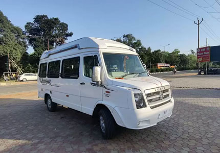 17 Seater Tempo Traveller